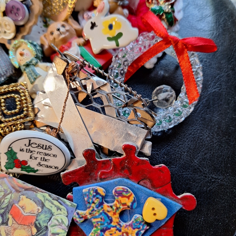 51 Lot Vintage to Now Whimsical PINS & Brooches MUST SEE Coastal Whimsical Teach - Picture 9 of 11